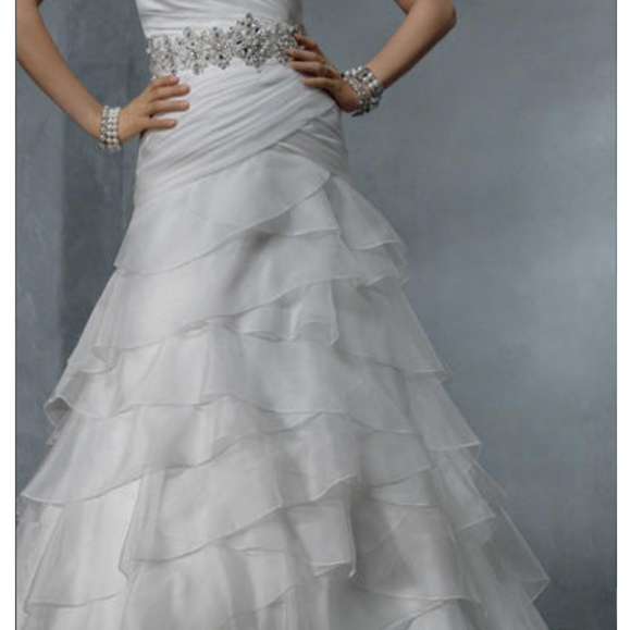 Alfred Angelo Bridal Wedding Dress - Picture 3 of 11